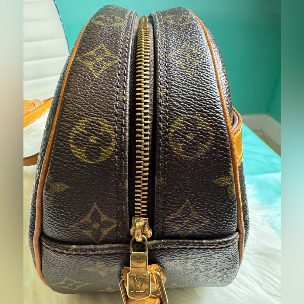 [SOLD] LV Monogram Crossbody Bag - Picture 15 of 16